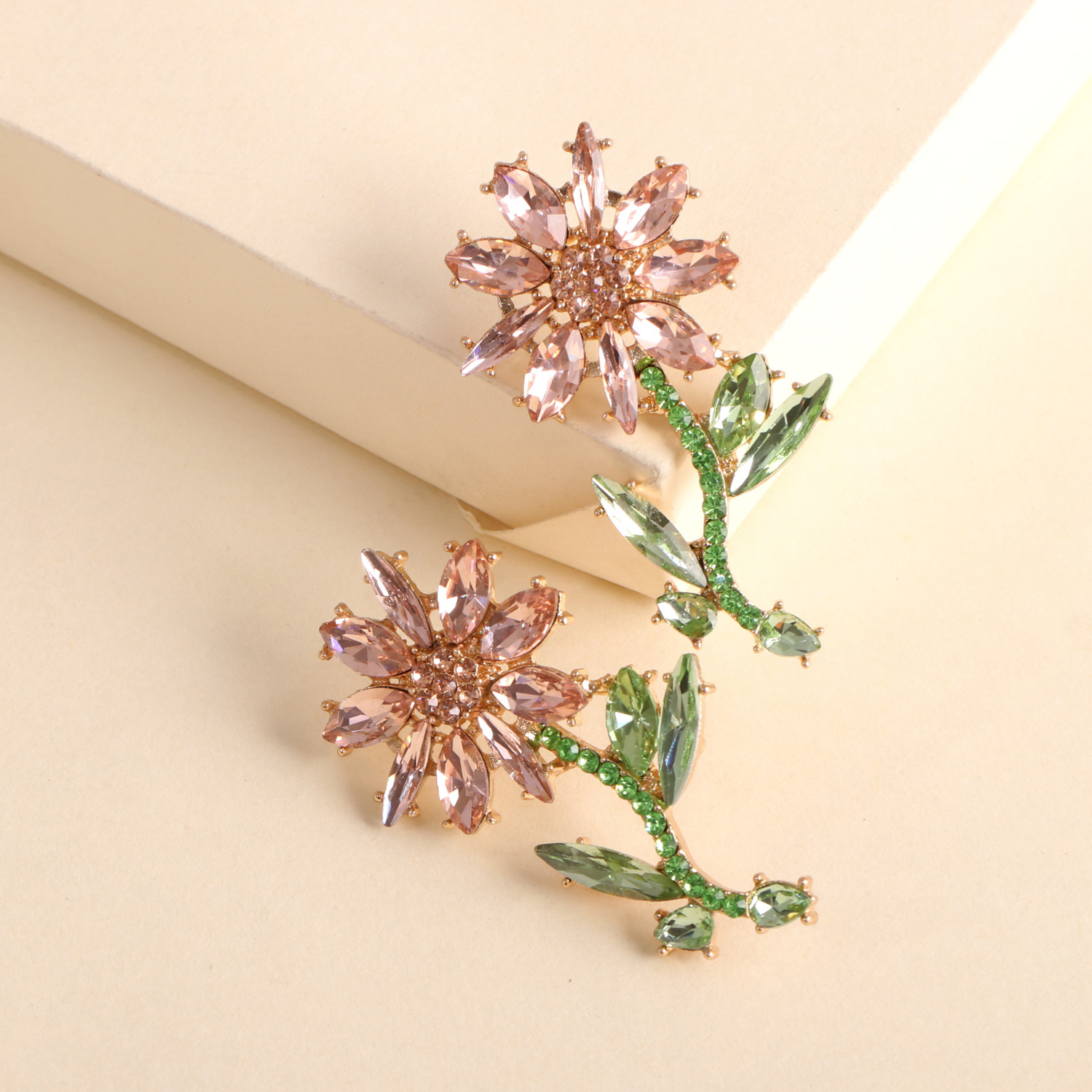 Earrings Fashion Creative Models Alloy Diamond Flower Earrings Wholesale Nihaojewelry display picture 7