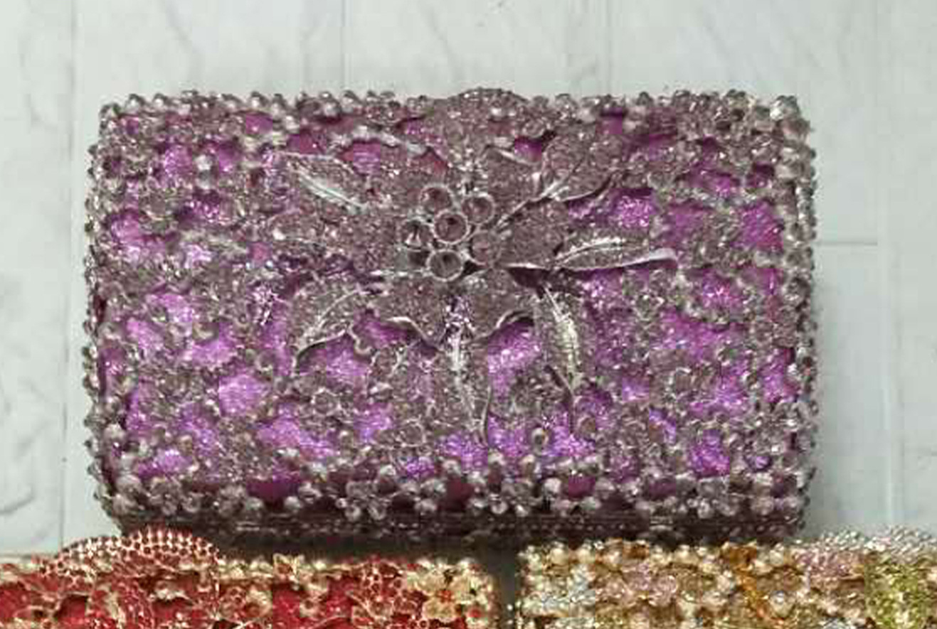 Fuente transfronteriza de diamantes bolsas de cena de diamantes metálicas huecas bolsas de mano de reunión anual vestido bolsas de noche bolsas duras