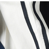 Белый с темно-синими полосками