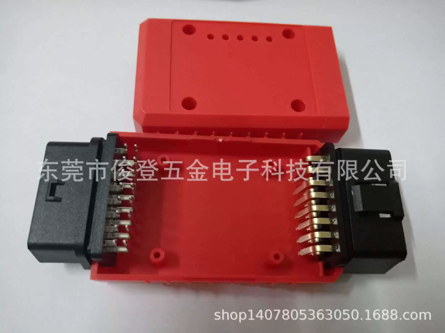 Производитель продает OBD-самка-адаптер для диагностического оборудования