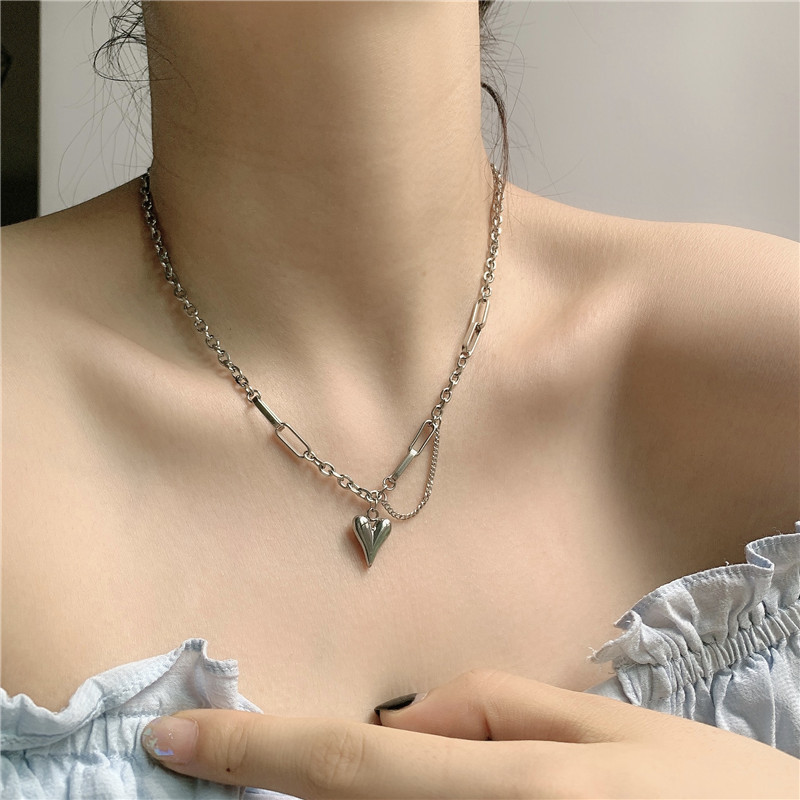 Korean Titanium Steel Niche Exquisite Love Pendant Clavicle Chain Necklace For Women display picture 7