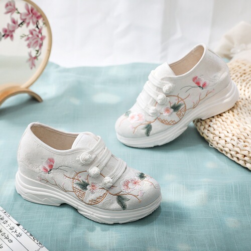 Spring and summer new canvas shoes, embroidered shoes, old Beijing cloth shoes, thick white shoes, sports shoes, antique shoes
