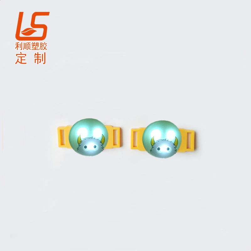 Силиконовая мультяшная LED-шнурка-пряжка PVC, мигающий ночной индикатор, пряжка для обуви, изготовленная под заказ