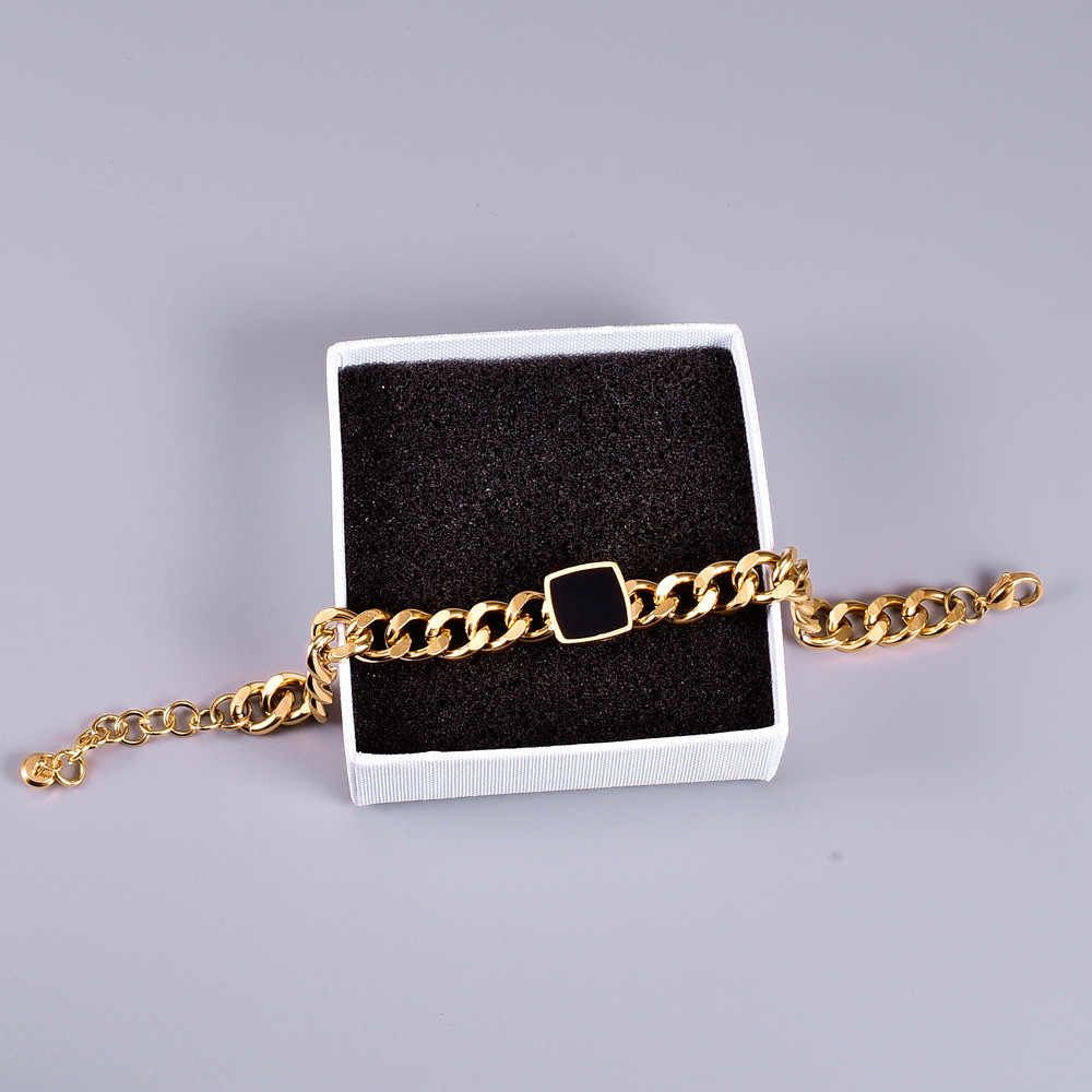 Simple Bouton Carré En Caoutchouc Noir Meulage Bracelet En Acier Au Titane display picture 3