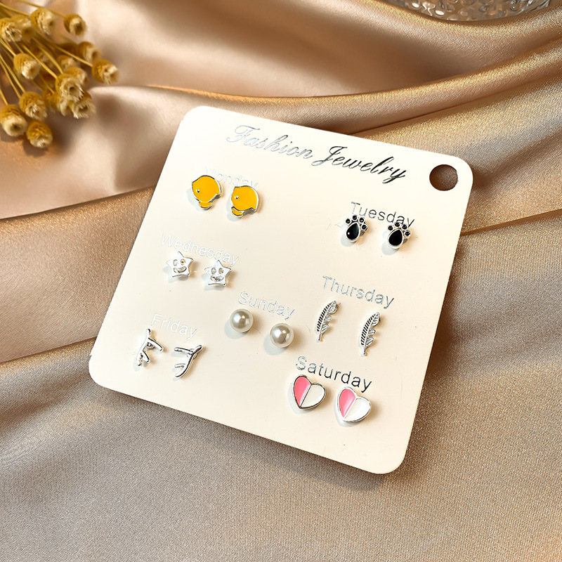 S925 Silberne Nadel Mikro Eingelegte Kristall Kurze Ohrringe Süße Ohrringe Japanisches Und Koreanisches Temperament All-match Einfache Einwöchige Ohrringe Frauen display picture 15