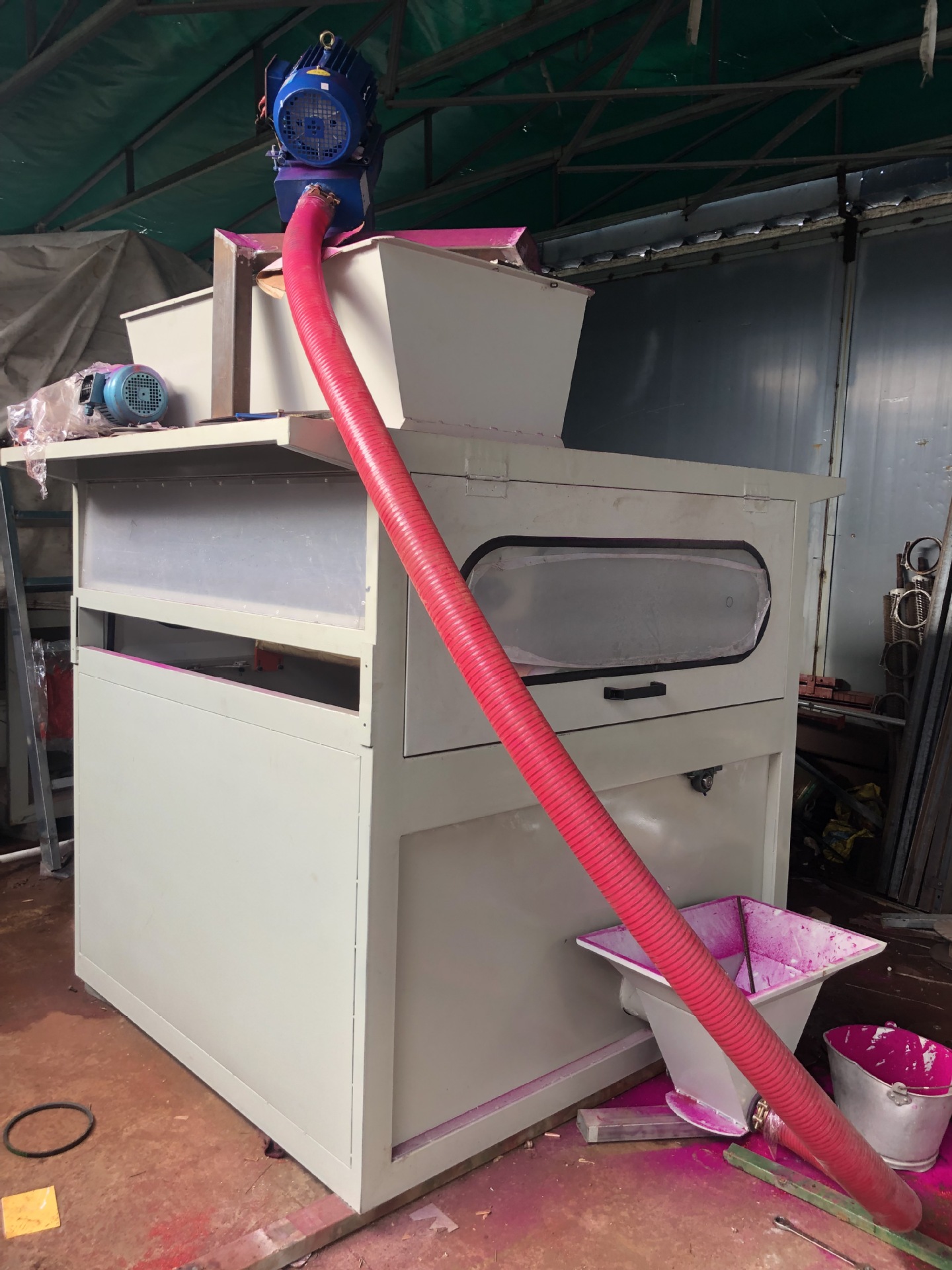 苍南雄峰植绒机械厂提供1800型流水线撒金葱机,