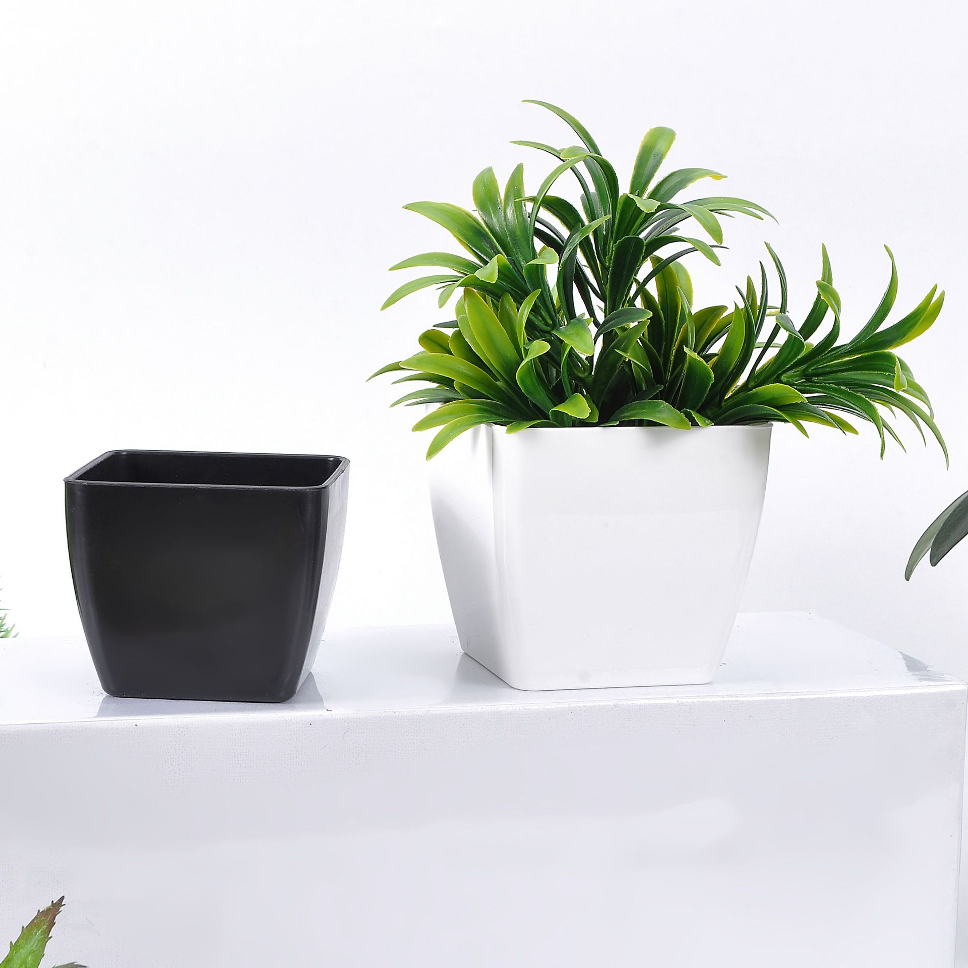 The manufacturer supplies artificial flower arrangements, square flower POTS, foam velvet flower POTS, artificial flower arrangements, flower vases and containers detail image 2