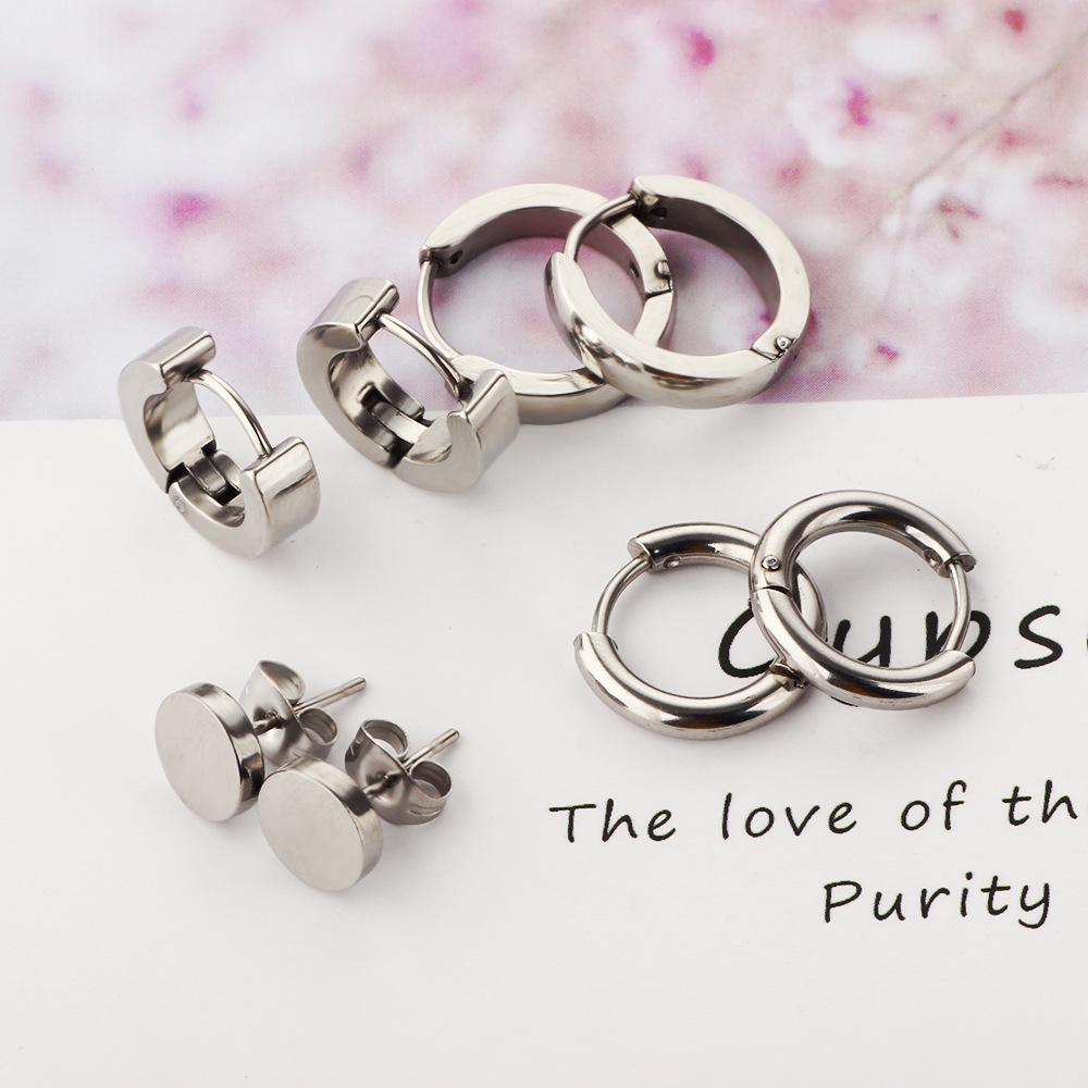 Labret piercing jewelry detail image