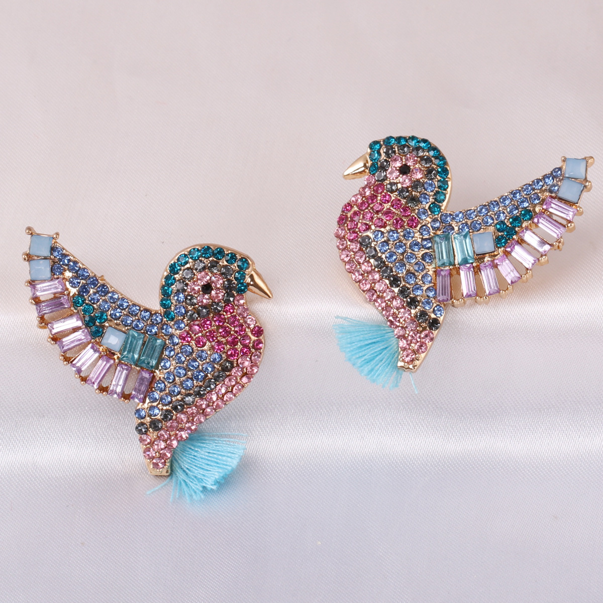 Fashion Full Diamond Peak Bird Tassel Retro Animal Women's Alloy Earrings display picture 4