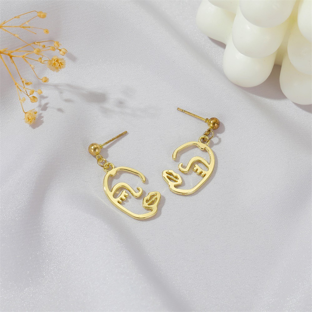 Korean Minimalist Abstract Face Line Earrings Wholesale Nihaojewelry display picture 6