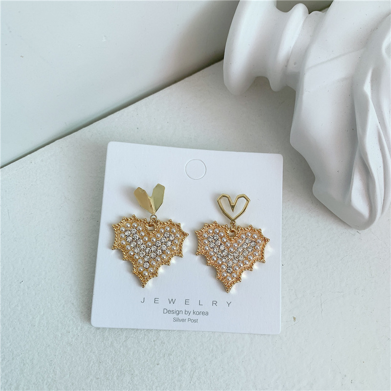 Korea S925 Silver Needle Flash Diamond Pearl Love Earrings Fashion Heart Earring Wholesale Nihaojewelry display picture 9