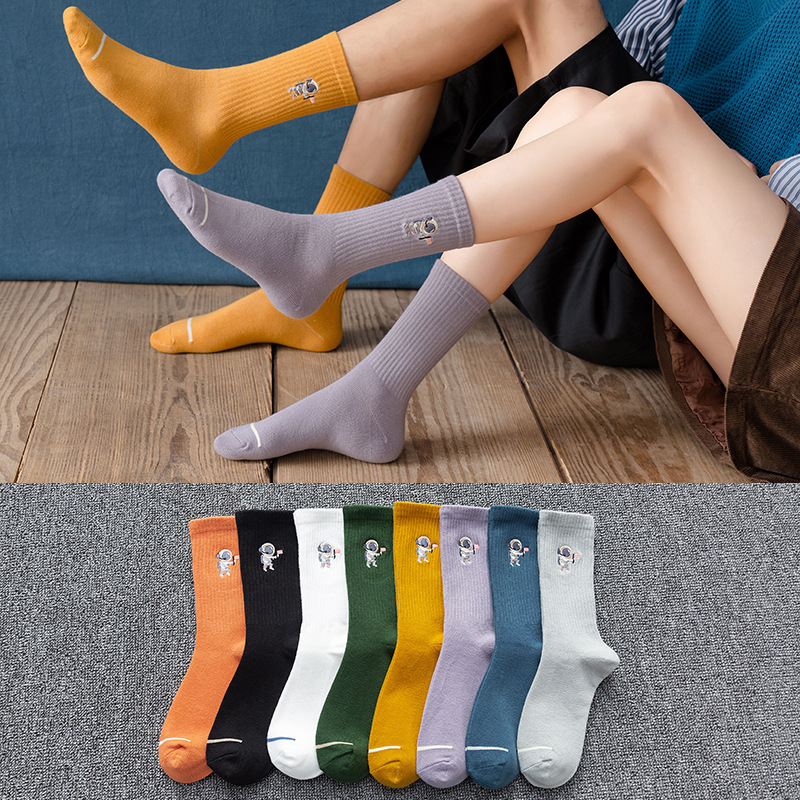 2025d Women's Men's Trendy Personality Street Mid-Calf Astronaut Harajuku Couple Style Sports Cotton All-Season Long Socks_voghion.com