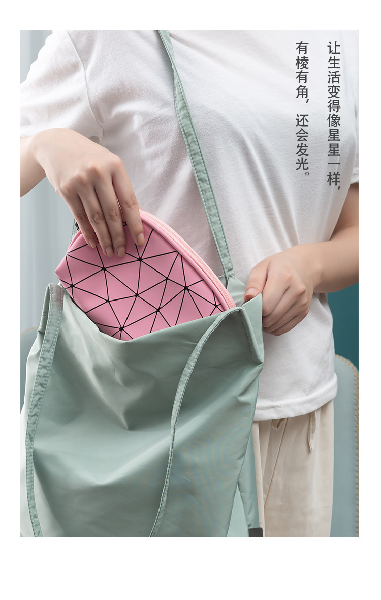 2020年新款菱格系列半圆化妆包PU几何防水便携旅行旅游洗漱收纳包详情图10