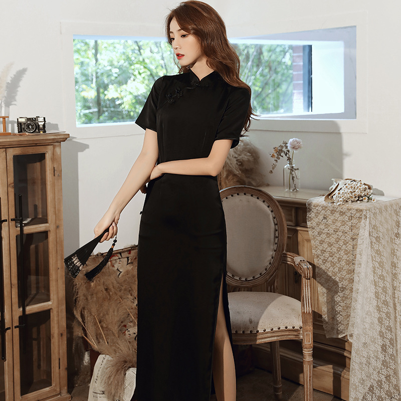 Fitted long black cheongsam