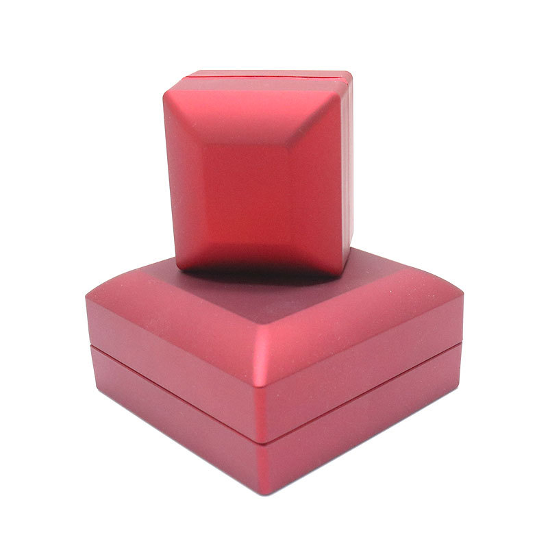 创新款首饰盒LED灯盒求婚结婚戒指吊坠珠宝首饰盒烤漆饰品手镯盒