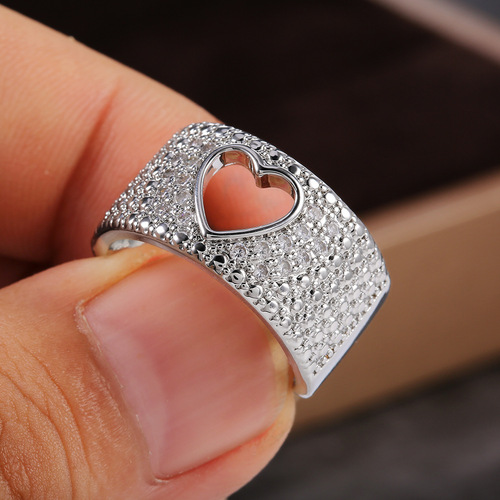 Recommended Autumn New Collection by Cao Shi: Exquisite Hollow Heart Copper Inlaid Diamond Women's Ring, Fashion Accessory Wholesale