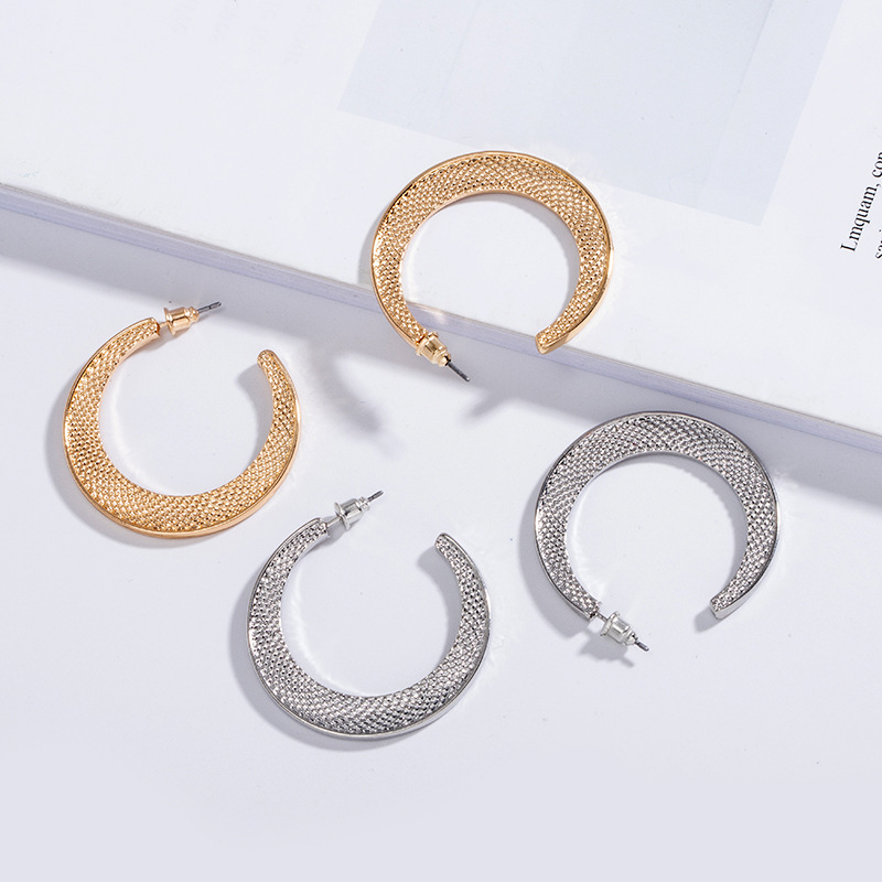 Hot Sale Korea C-shaped Circle Earrings Wholesale Nihaojewelry display picture 2