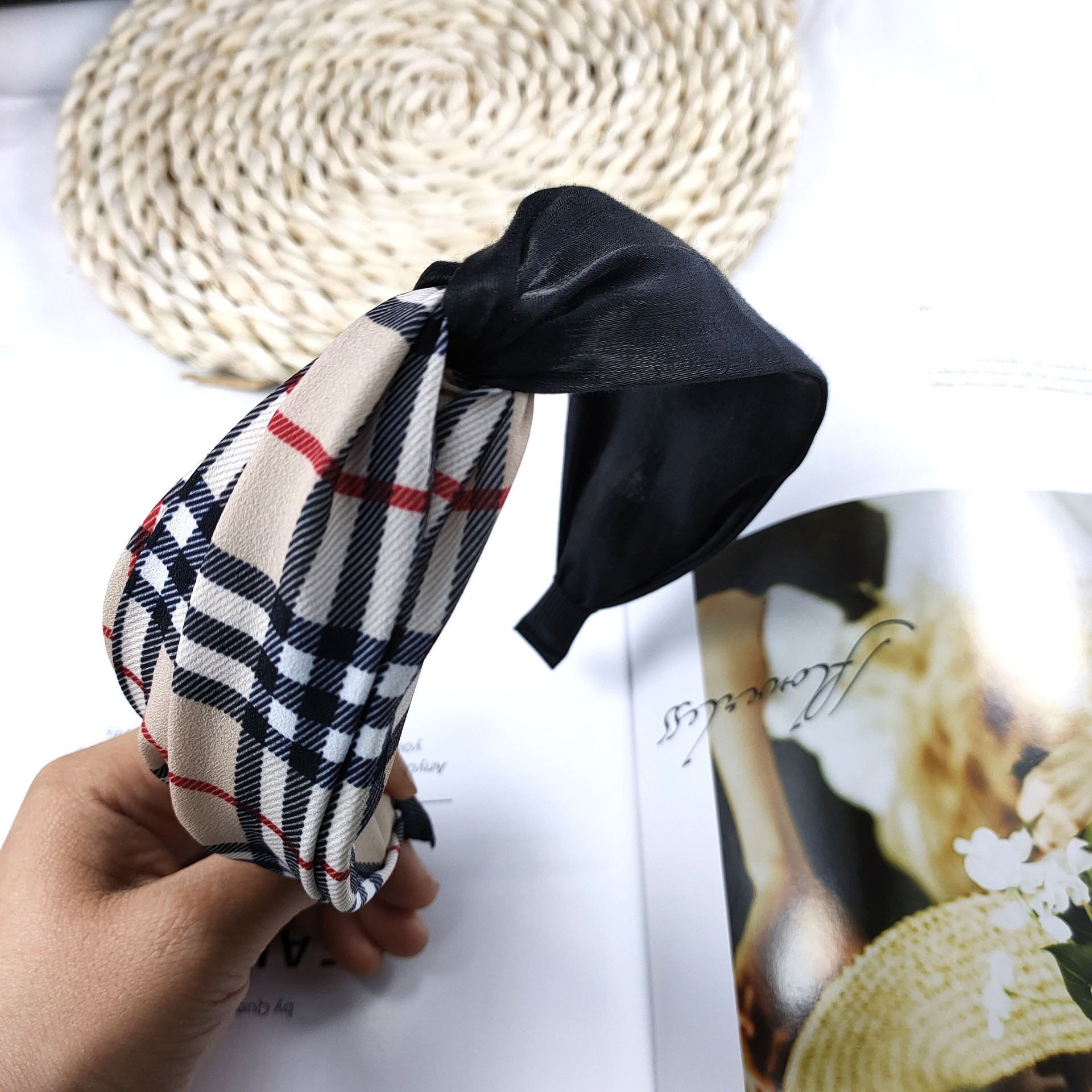 Korean Fashion Spring And Summer New Fabric Cross Hairband Wide Side Lattice Color Matching Hairpin High-end Fashion Hair Accessories Ladies Wholesale Nihaojewelry display picture 5