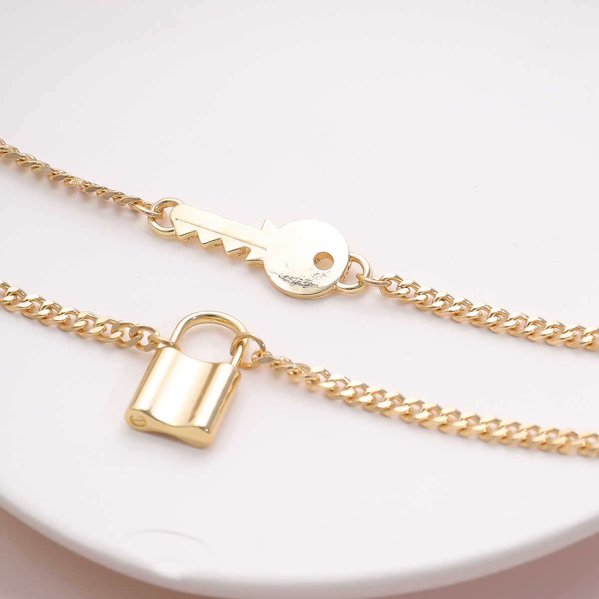 Fashion Simple Multi-layer Lock Pendant Alloy Necklace For Women display picture 6