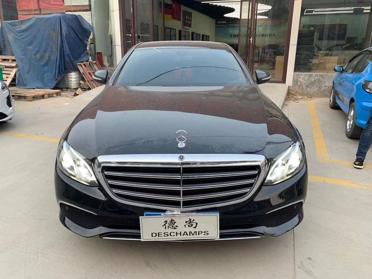 Подходит для нового Mercedes‑Benz E‑Class W213 вертикальная стандартная административная версия передний бампер сборка изменённая центральная решетка плакировка полосы полностью черные