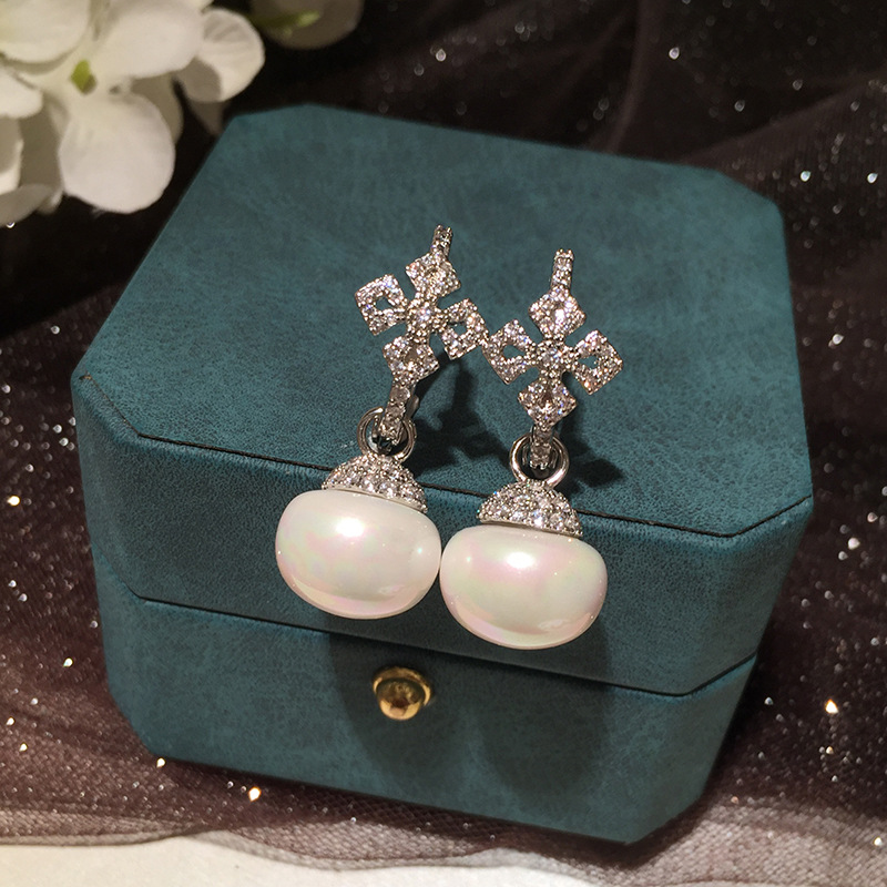 Vintage Cross Baroque Pearl Earrings display picture 5