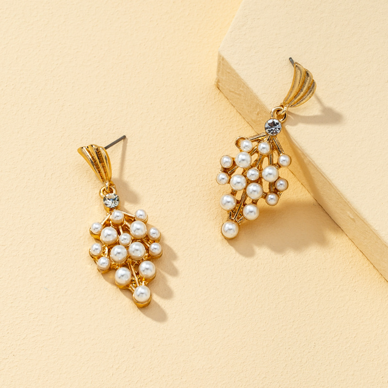 New Pearl Creative Fashion Earrings display picture 3