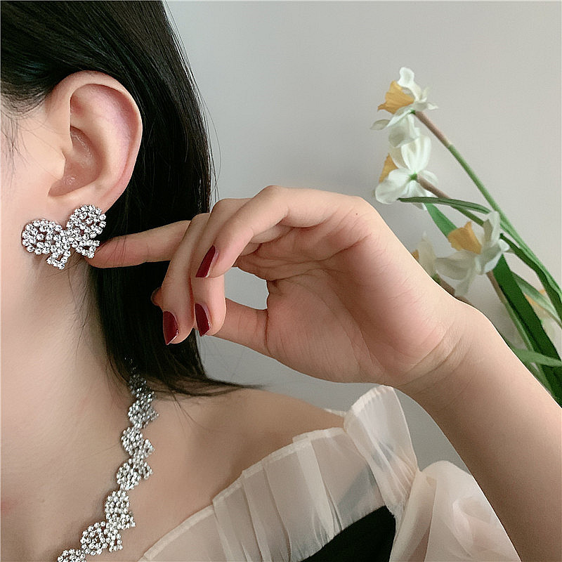 Ladies Stereo Three-dimensional Bow Choker Clavicle Necklace Full Diamond Bright Earrings Wholesale Nihaojewelry display picture 4