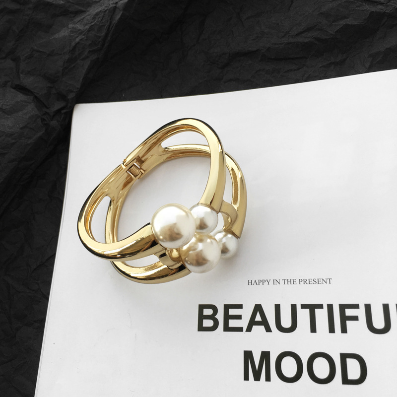 Asymmetrical Punk Style Pearl Bracelet display picture 8