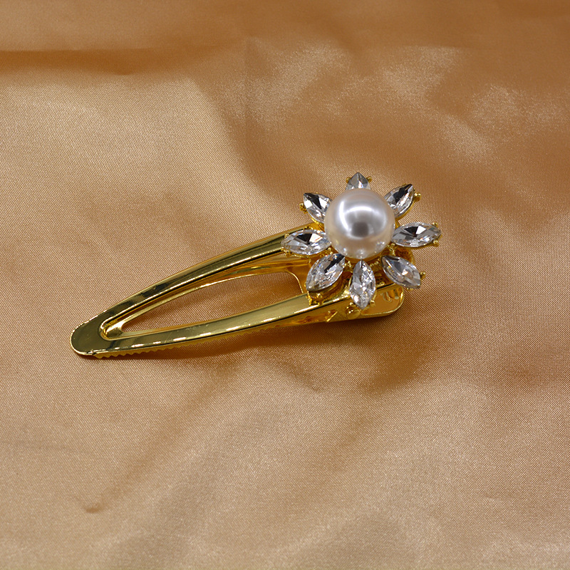 20g Weight Headwear Classification Birthday Occasion Alloy Material Flower Pattern Women'S Gender Plating Design Retro Style The New Simple Crystal Pearl Cheap Hairpin Wholesale 2