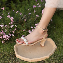时尚珍珠凉鞋女2021夏季新款露趾方头粗跟一字带中跟仙女风时装鞋