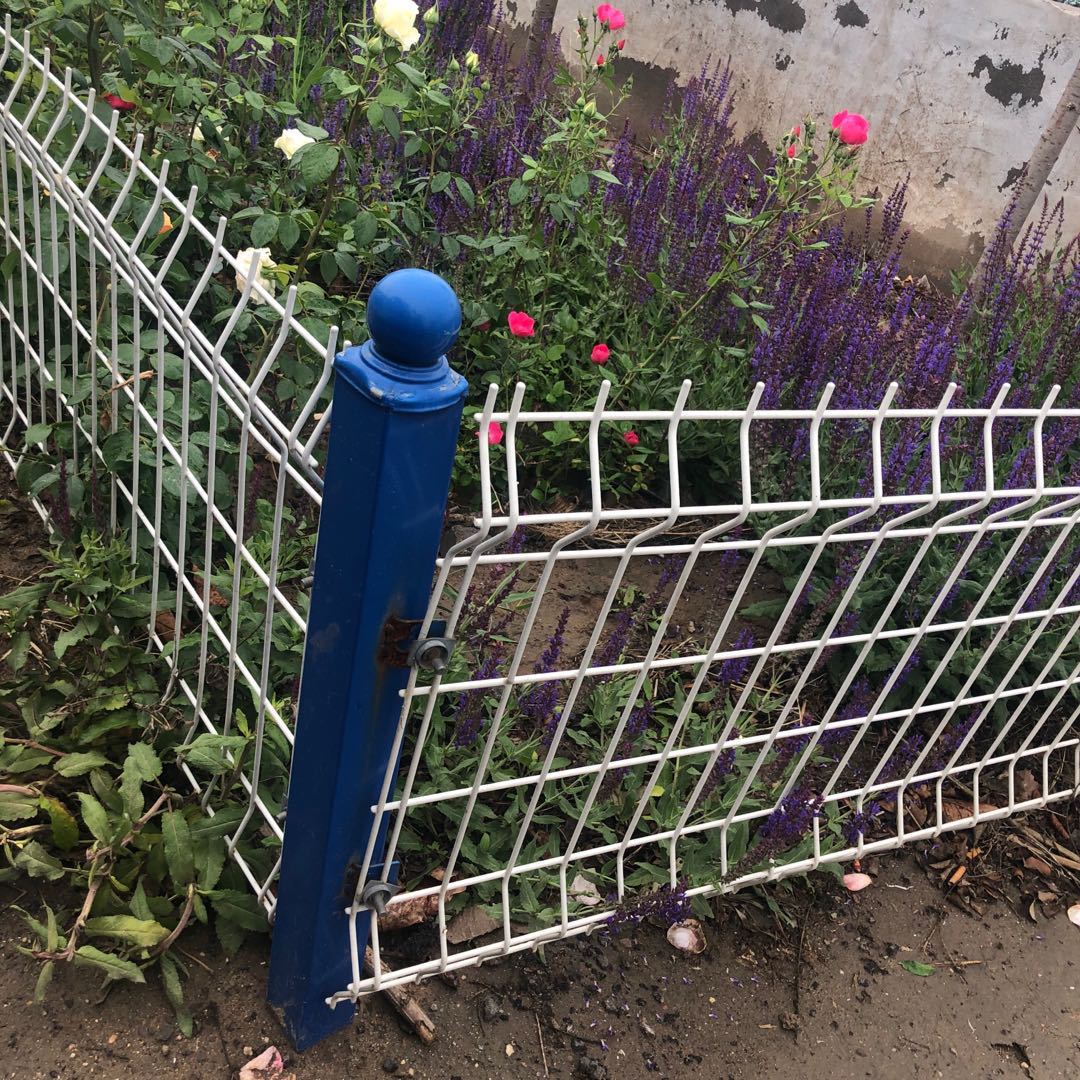 小区桃型柱护栏网别墅围墙公园铁丝网围栏三角折弯隔离栅小区专用