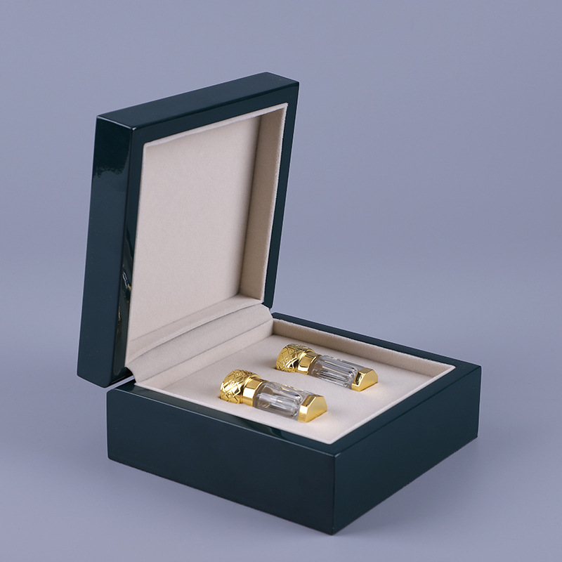 Factory direct sales, wholesale of small square gift boxes, high-end perfume, cosmetics and gift packaging boxes in stock detail image 4