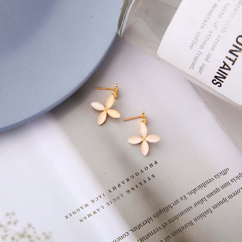 Flower Fashion New Wild Simple Opal Girls S925 Silver Needle Petites Boucles D&#39;oreilles En Alliage display picture 1