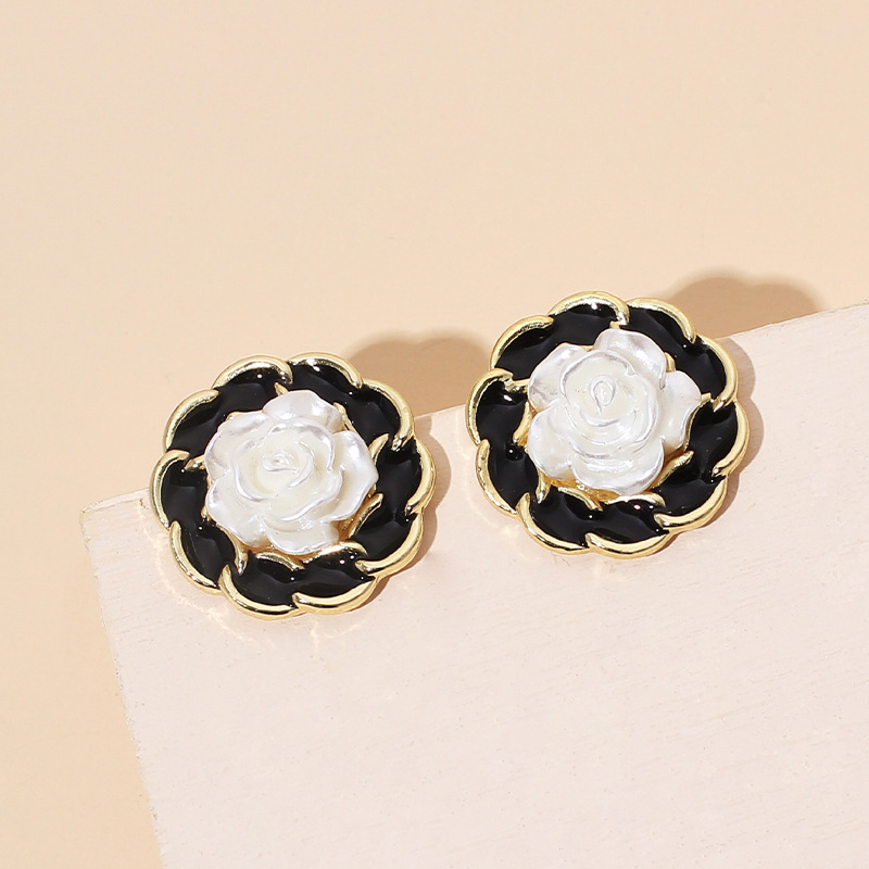 7g Weight Earrings Classification Wedding, Travel, Birthday, Festival Occasion Flower Pattern Women'S Gender Vintage Style Style Gold Color Fashion Resin Flower Earrings 7