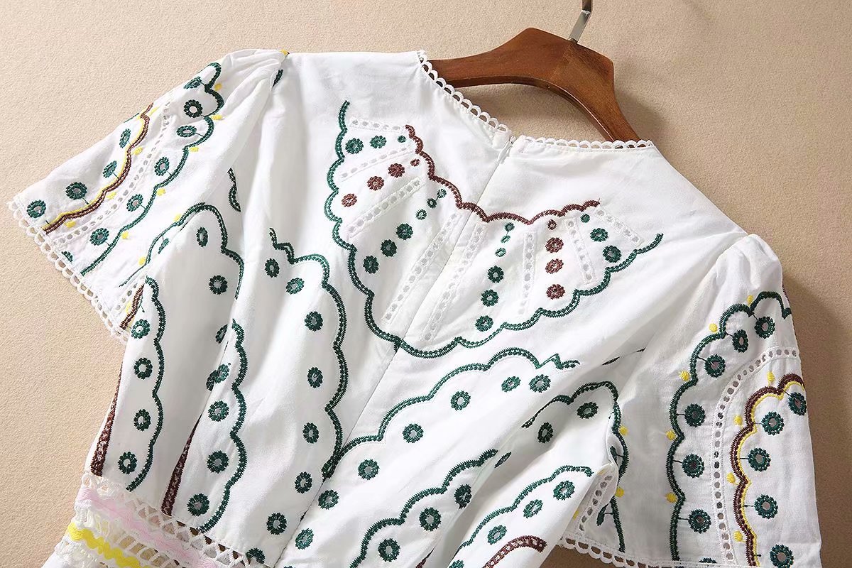 0311-12 彩色圈圈绣花裙码数SMLXL颜色白色面料棉绣