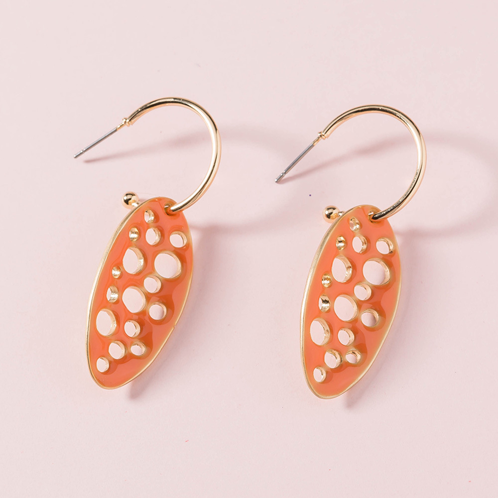 European And American Fashion Style Hollow  Earrings Wholesale display picture 4