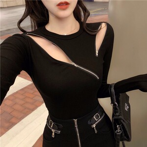 Slim fit and slimming round neck with long sleeved knitted T-shirt top as a base for women's fashion