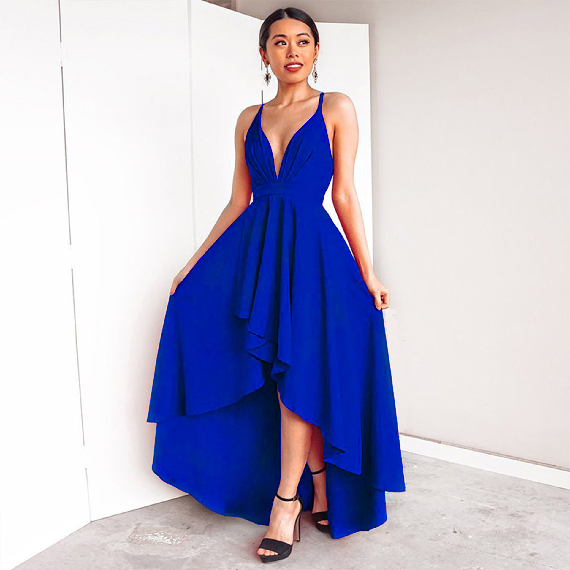 Sexy Backless V-neck Plus-size Party Dress With Straps And Large Hem_voghion.com
