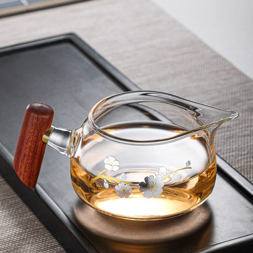 Muque male cup Japanese-style wooden handle glass fair cup Thickened heat-resistant tea divider Kungfu tea set accessories Chahai