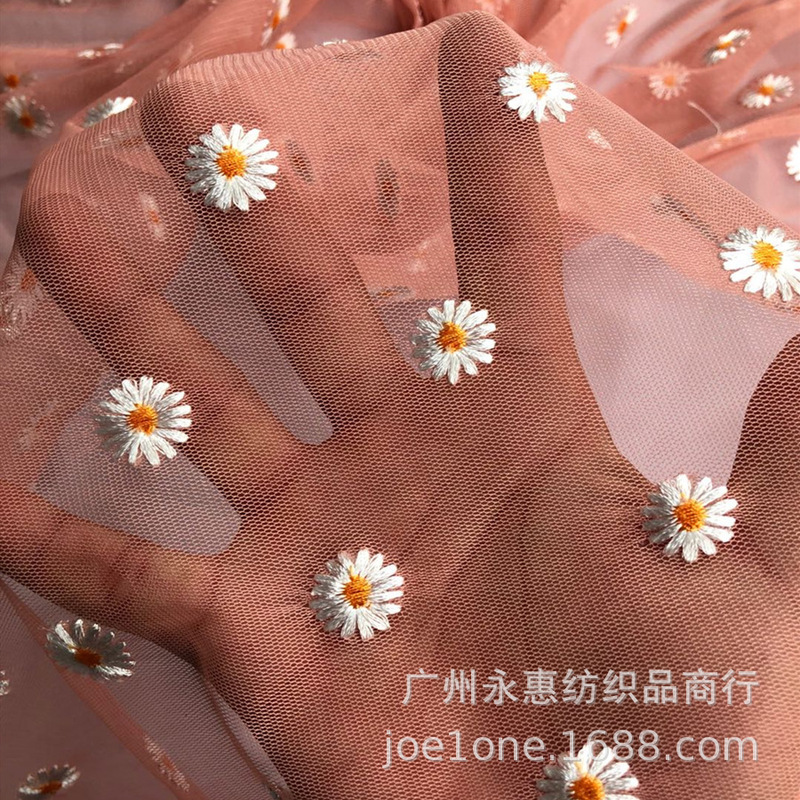 2020 Spring/Summer New mesh embroidered fabric Daisy embroidered fabric dress three-dimensional embroidered fabric 2020 Spring/Summer New mesh embroidered fabric Daisy embroidered fabric dress three-dimensional embroidered fabric