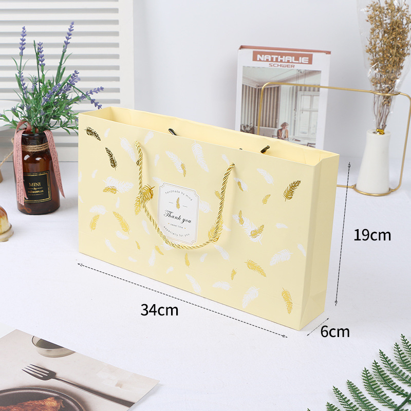 1 bolso amarillo en caja