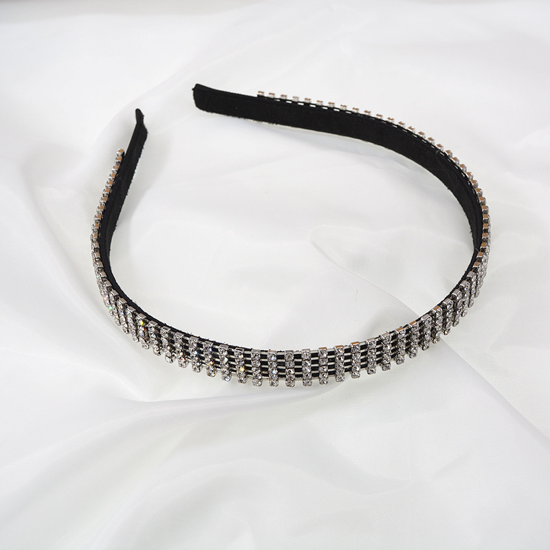 Fashion Hair Rhinestone Full Drill Hair Hoop Toothed Belt Tooth Non-slip Pressure Edge Hairpin Wholesale Nihaojewelry display picture 3