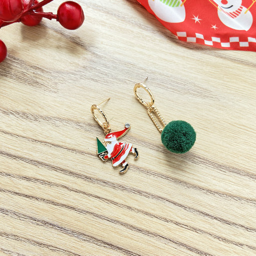 Hot Selling Fashion Creative Retro Ring Hair Ball Santa Claus Pendant Earrings display picture 3