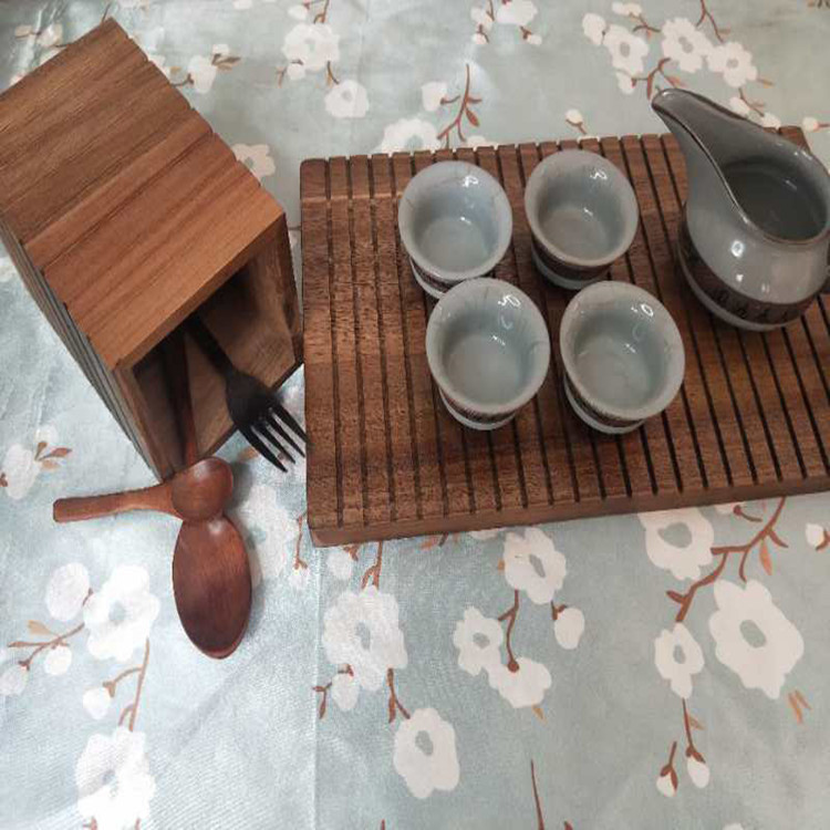 Caja de pañuelos de madera maciza de estilo europeo caja de pañuelos de sala de estar de lujo ligero al por mayor caja de pañuelos simple chino caja de almacenamiento de madera de hotel