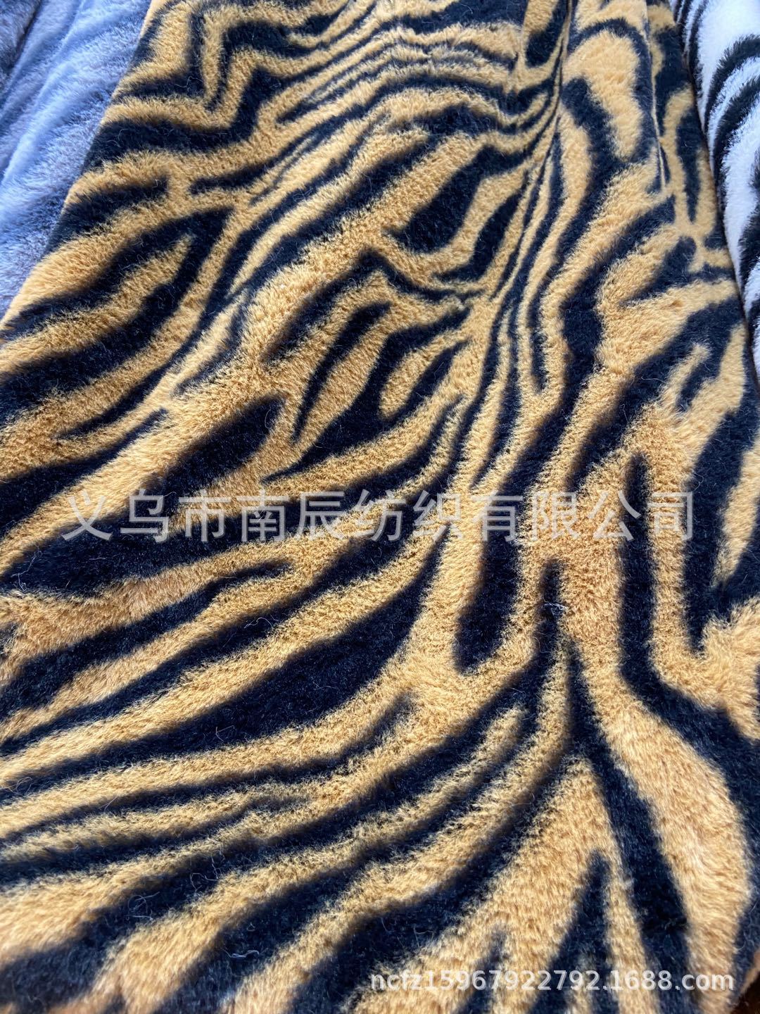 Estampado de leopardo patrón horizontal pequeña piel de conejo impresión Imitación Piel de conejo franela ropa abrigo tela de felpa alfombra de juguete en stock