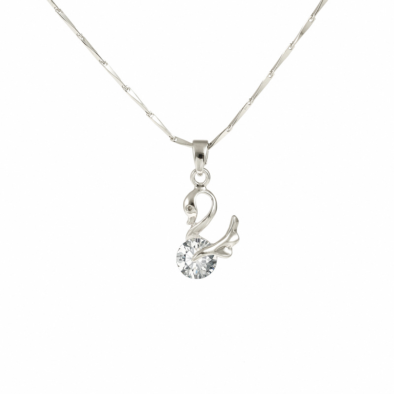 Fashionable pendant with zircon