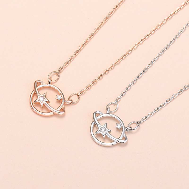 Elegant fashionable necklace