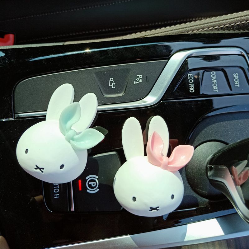 厂家批发 可爱兔子扩香石米菲兔头风口夹汽车香薰 车载内饰用品女