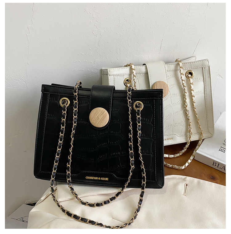 New  Trend Korean Fashion Chain Shoulder Wild Messenger Women's Small Square Bag display picture 5