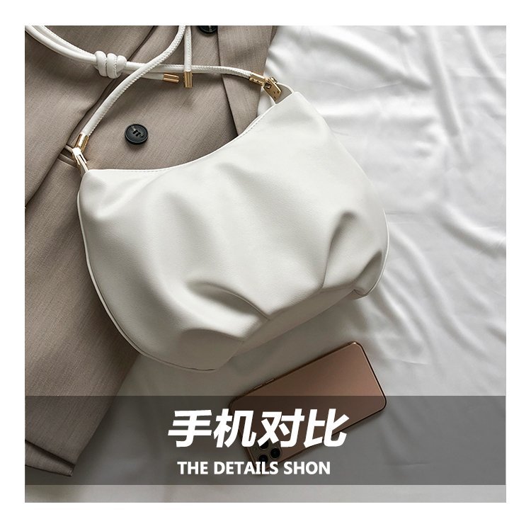 Korean Fashion Dumpling Messenger Bag Wholesale display picture 1